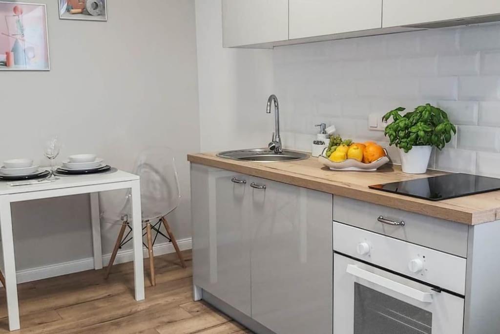 Bezagenta Mozart6 Studio Easy Access To City Wifi Varşovia Exterior foto